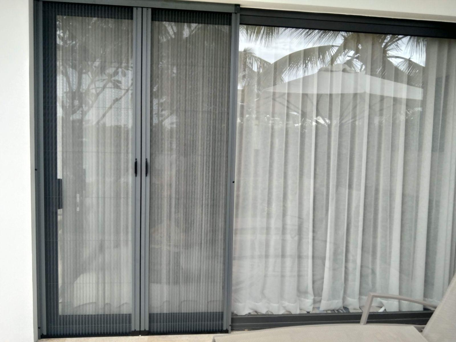 Cửa thông thoáng, đảm bảo an toàn cho người sử dụng