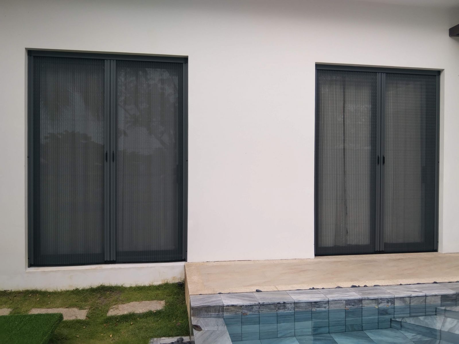 Có nhiều yếu tố khác nhau ảnh hưởng đến giá cửa lưới chống muỗi