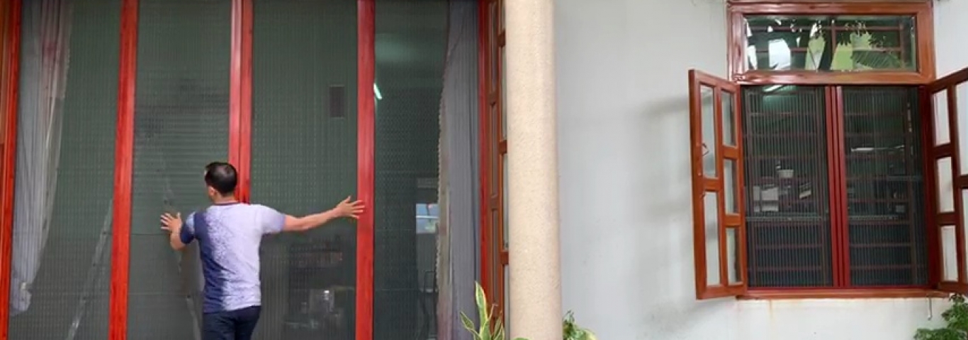 CỬA LƯỚI XẾP KHÔNG RAY