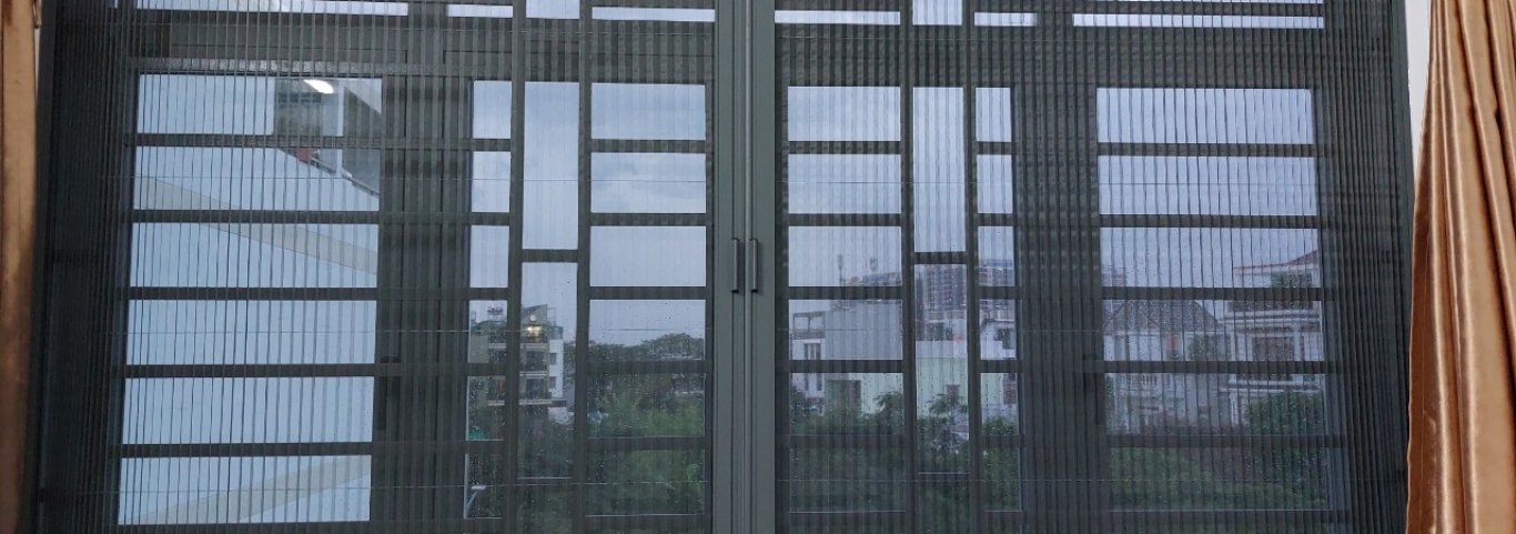 CỬA LƯỚI XẾP CÓ RAY